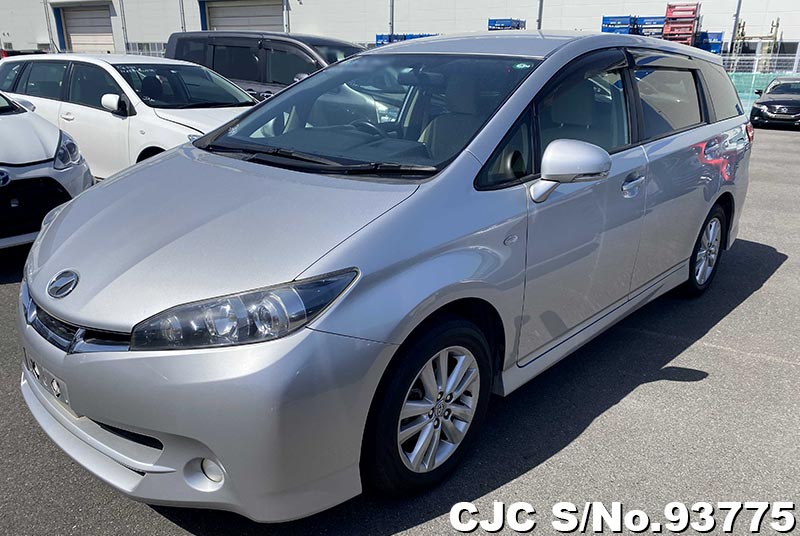 Toyota wish 2012 год